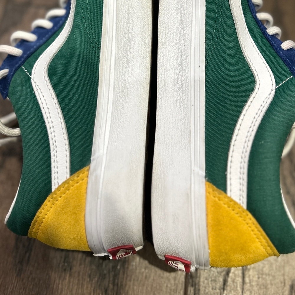 Vans - Picture 11 of 11